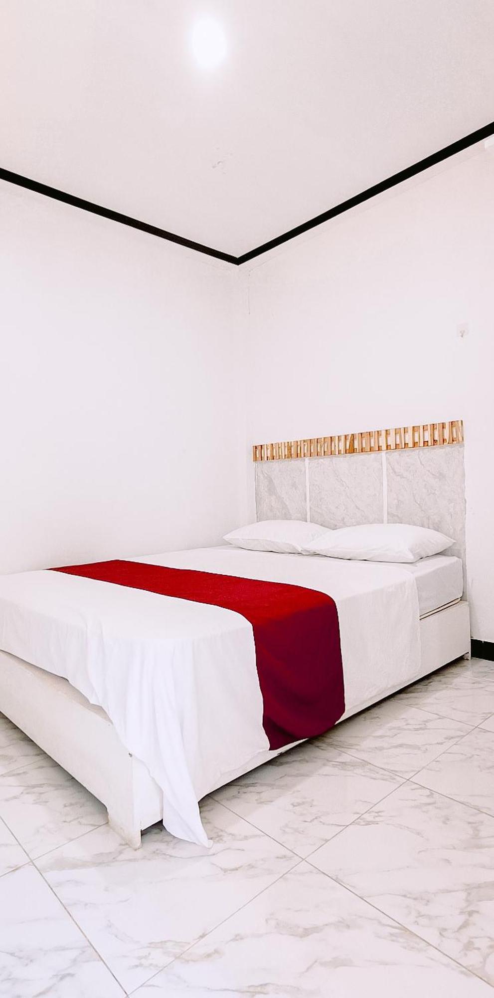 Getrudis Guesthouse Labuan Bajo Extérieur photo