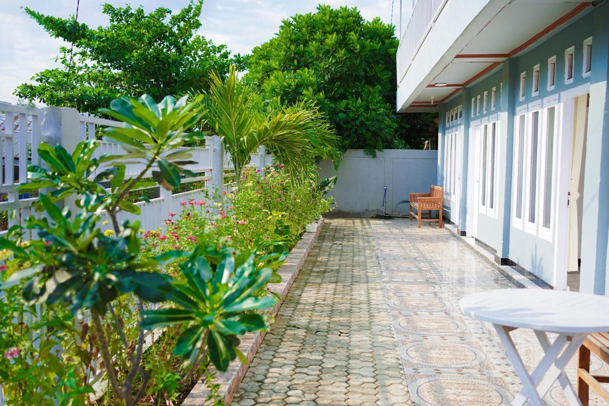 Getrudis Guesthouse Labuan Bajo Extérieur photo